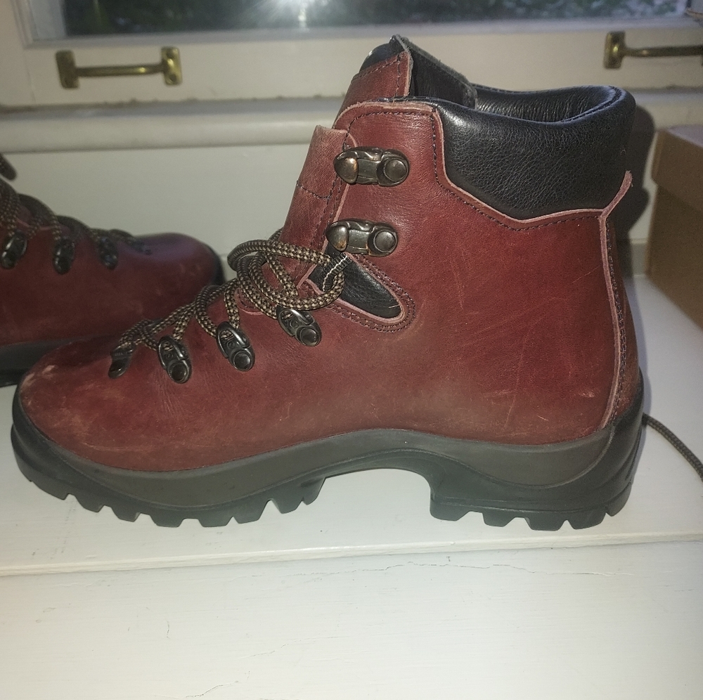 Brown leather Scarpa 6601 GTX hiking boots made in Italy